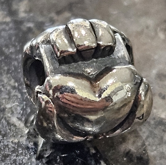 CHAMILIA Irish Claddagh Charm - Picture 1 of 2